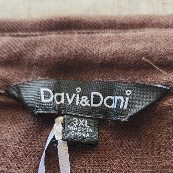 NWT DAVI & DANI Brown Button Down Shirt - Picture 3 of 10